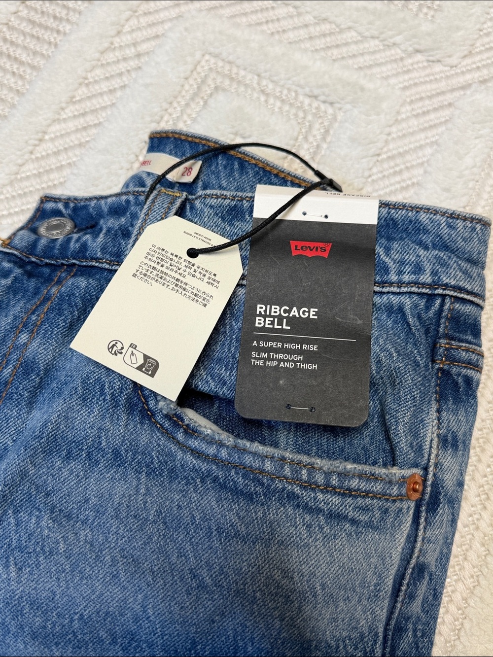 LEVIS - Ribcage Bell Jean - Picture 2 of 6